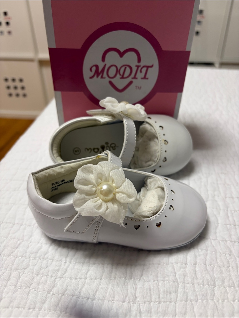 NIB MODIT White Patent Leather Flower Mary Jane Dress Shoes Infant Size‎ 5